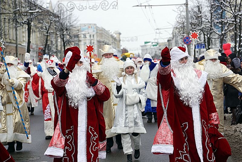 Новогоднее шествие Дедов Морозов