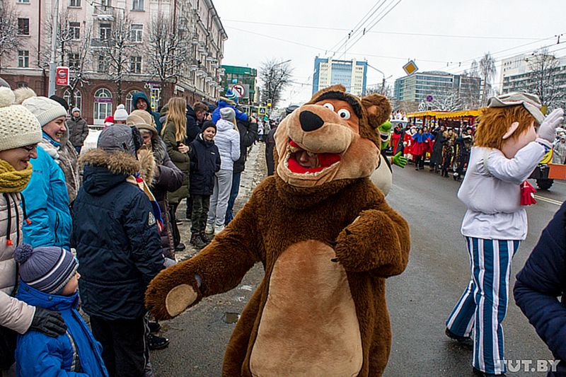 Новогоднее шествие Дедов Морозов