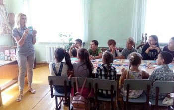 15 августа 2018 года эколого-биологический центр детей и молодежи г.Могилева пригласил ребят на увлекательную экскурсию «Разноцветные краски лета» и мастер-класс «Бумажные фантазии».