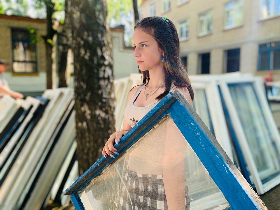 Молодежь трудится