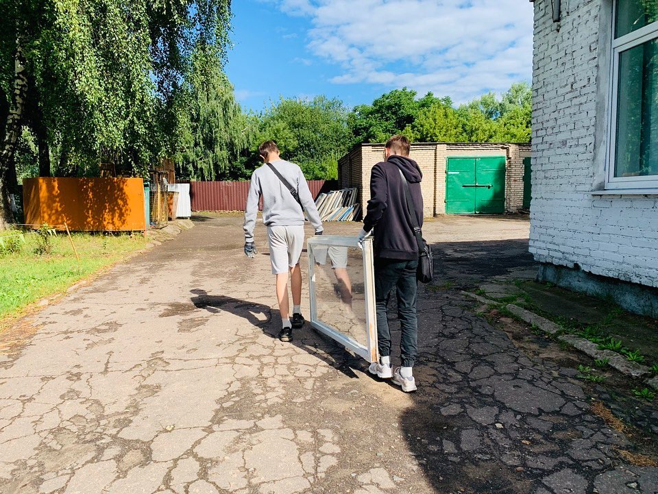 Молодежь трудится