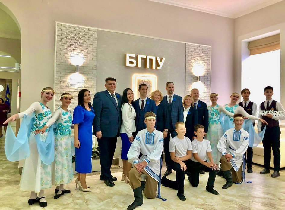 Болеем за наших!