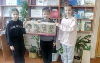 8 февраля 2025 года, в шестой школьный день, в библиотеке государственного учреждения образования «Средняя школа № 28 г. Могилева» состоялся патриотический час «Юные герои-антифашисты периода Великой Отечественной войны», с демонстрацией пользователям презентации «Маленькие герои большой войны», ознакомившей с именами павших юных героев Великой Отечественной войны. Цель мероприятия - воспитание гражданско-патриотических качеств подрастающего поколения, уважения к исторической памяти своего народа. Юные герои войны сражались и погибали, приближая Победу, но они навсегда остались в нашей памяти, в наших сердцах, в обелисках и монументах боевой Славы.