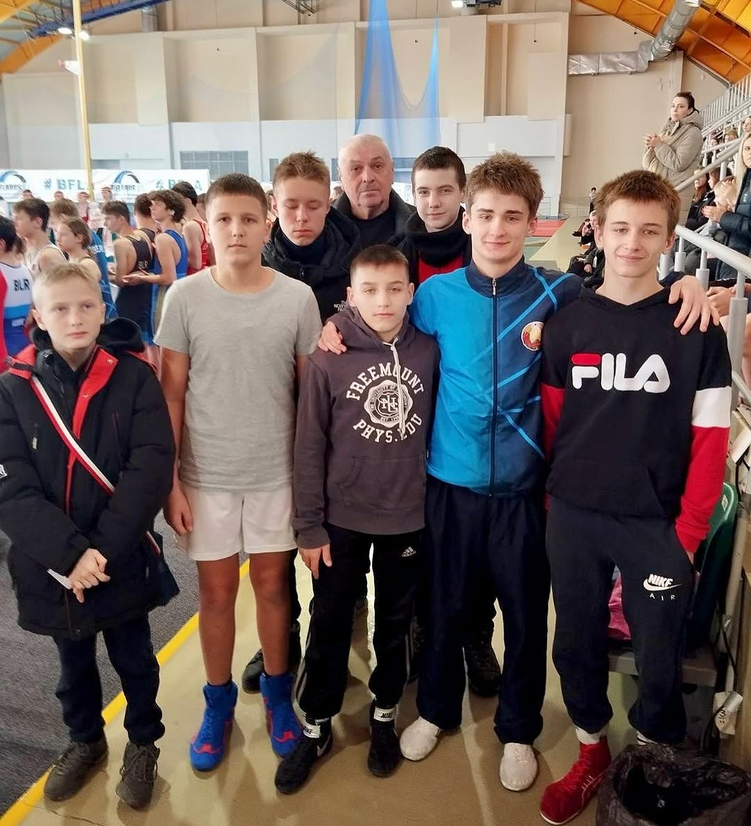 Болеем за наших