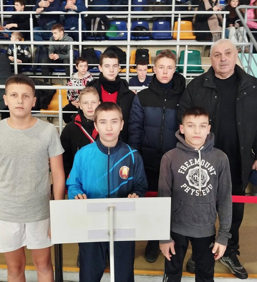 Болеем за наших