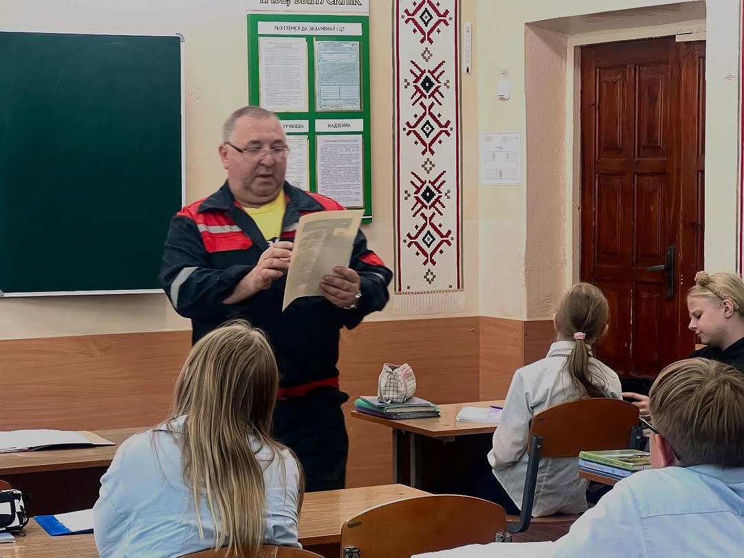 Представители Белорусской железной дороги предупреждают!