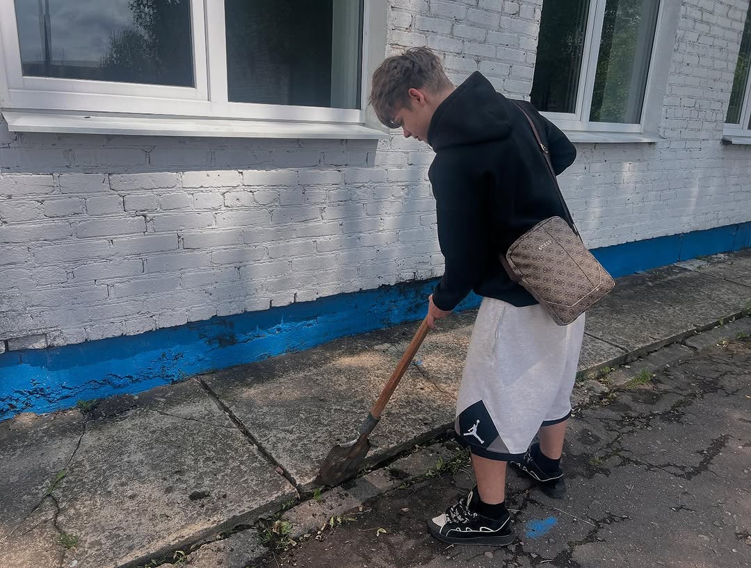 Молодежь работает