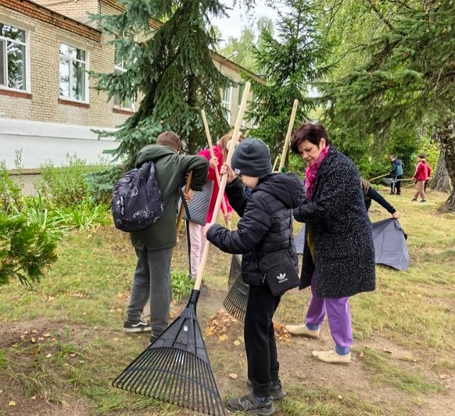 Трудовой десант «Опавшие листья»