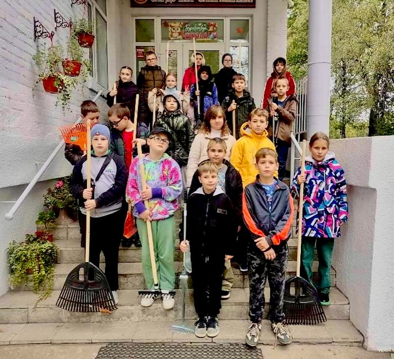 Трудовой десант «Опавшие листья»