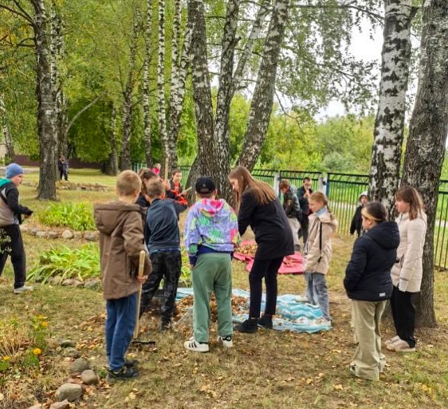 Трудовой десант «Опавшие листья»