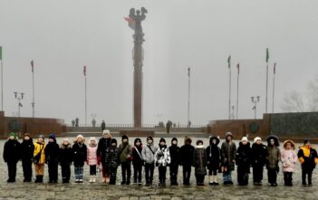 Памяти павших будем достойны