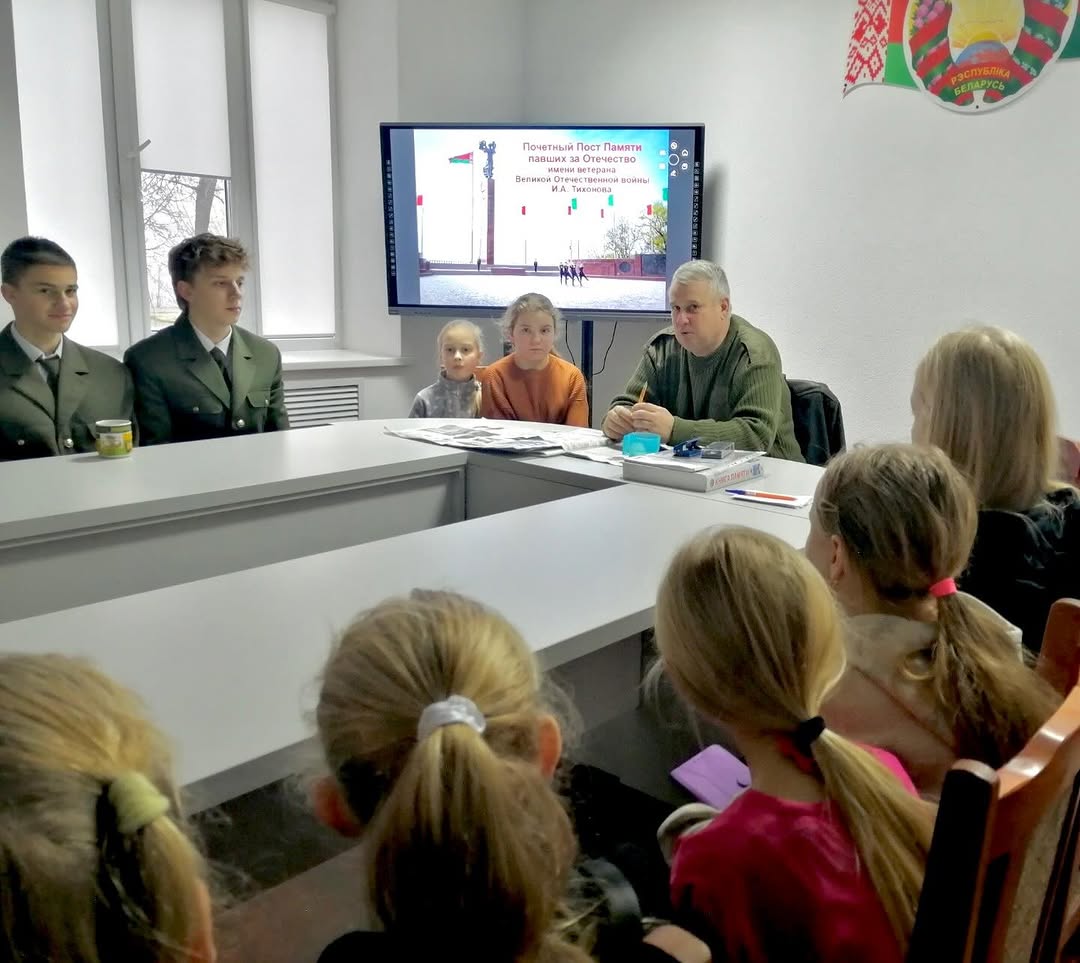 Памяти павших будем достойны