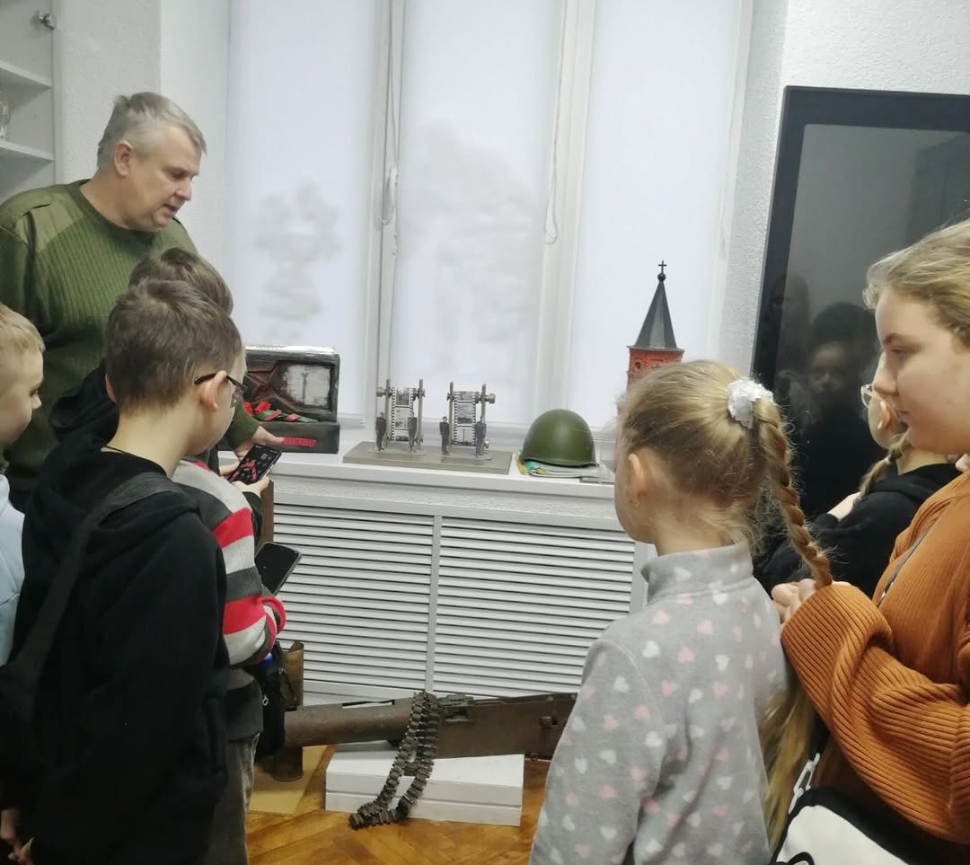 Памяти павших будем достойны