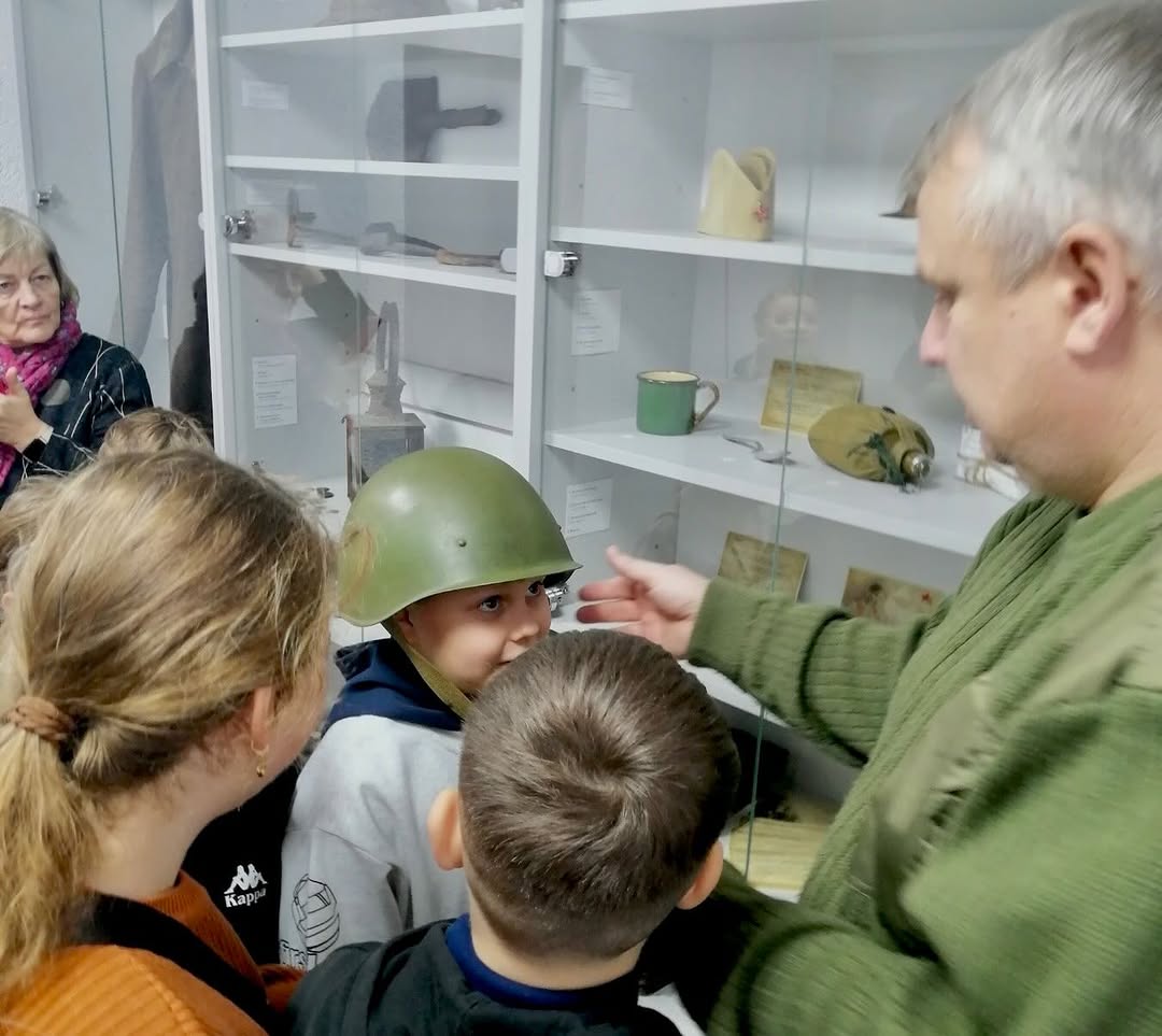 Памяти павших будем достойны