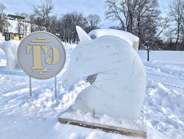 Сказка из льда и снега