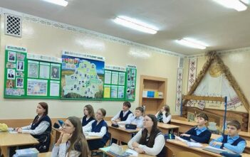 Прошла через детство война