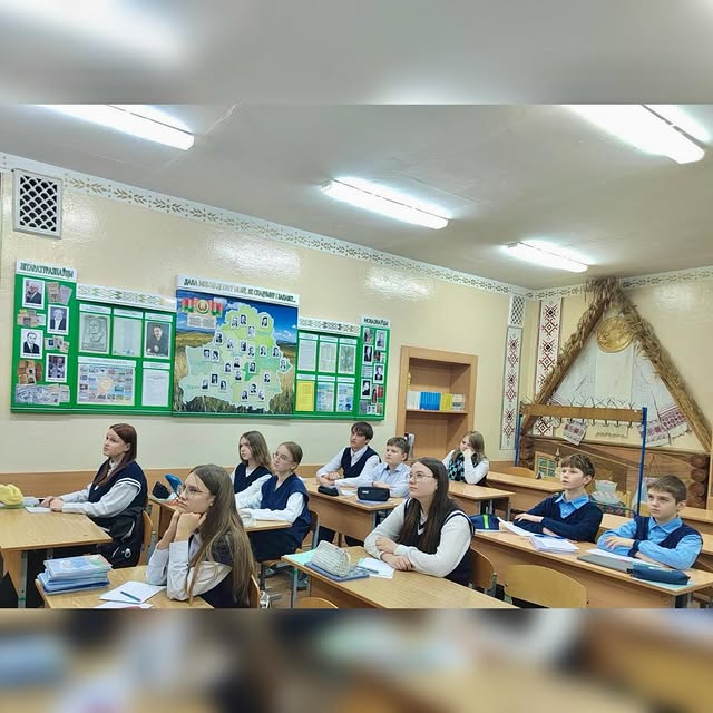 Прошла через детство война