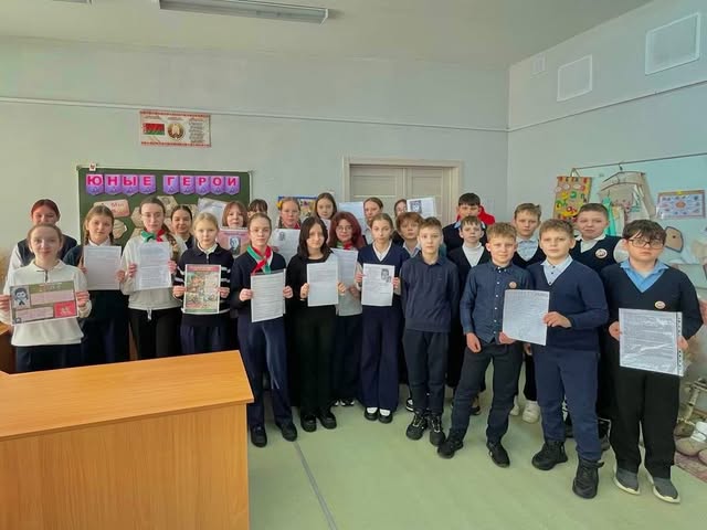 Юных героев помним