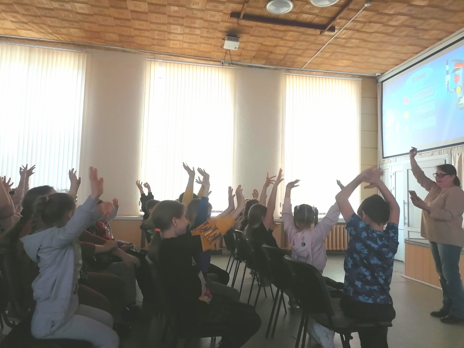 Сегодня на базе школы начал свою работу оздоровительный лагерь «Родничок»